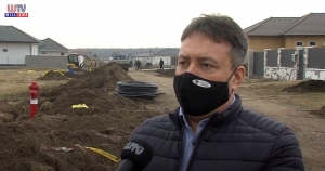 Járda, gyalogátkelő és héttornyú vár Felsőpakonyon