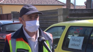 Maszkot osztottak Üllőn