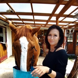 Gravírozás és lovasoktatás Maglódon