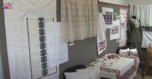 Szívvel varrva, lélekkel csipkézve kiállítás az üllői könyvtárban